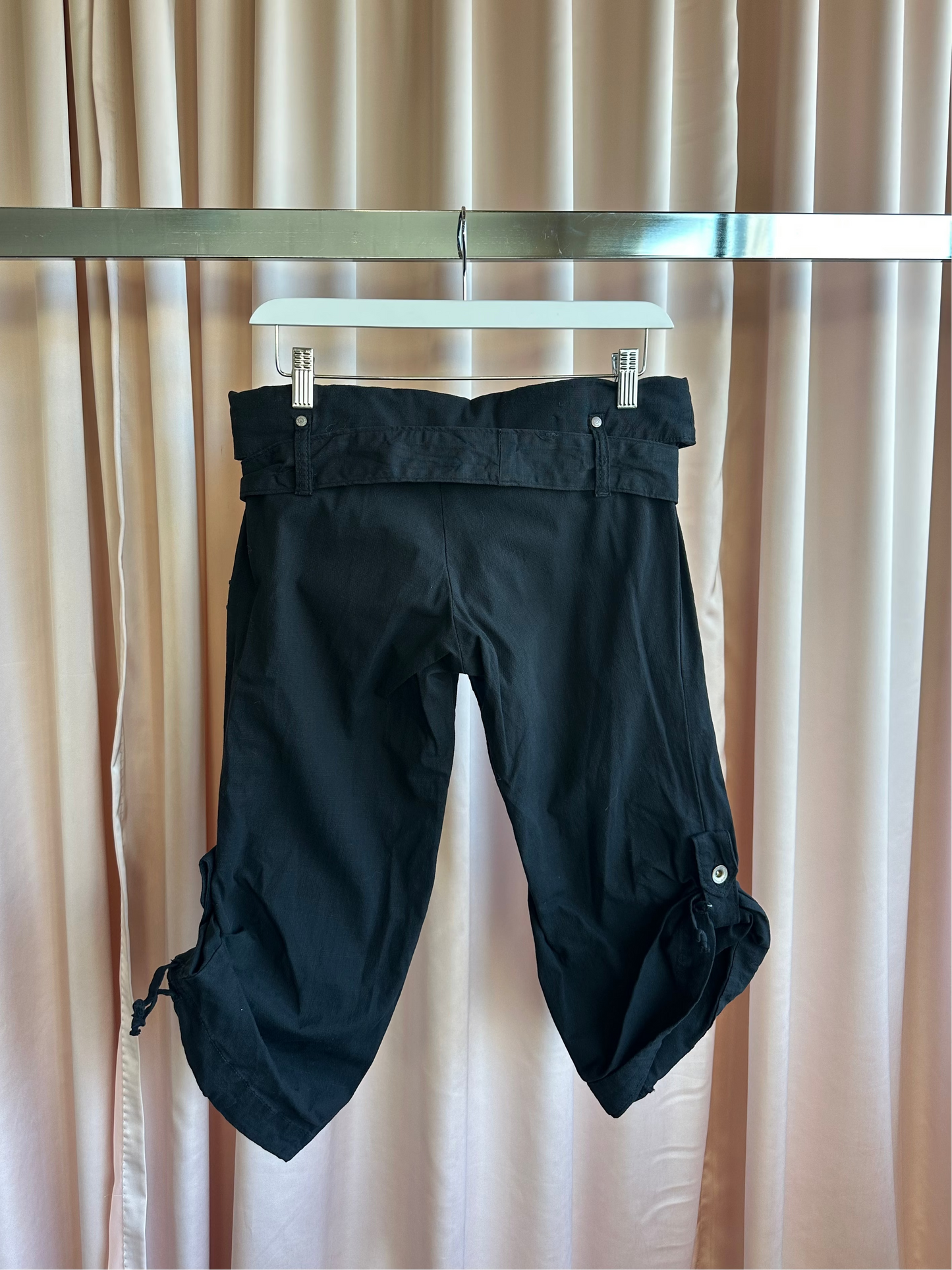 2000's Black Low Rise Belted Capri's
