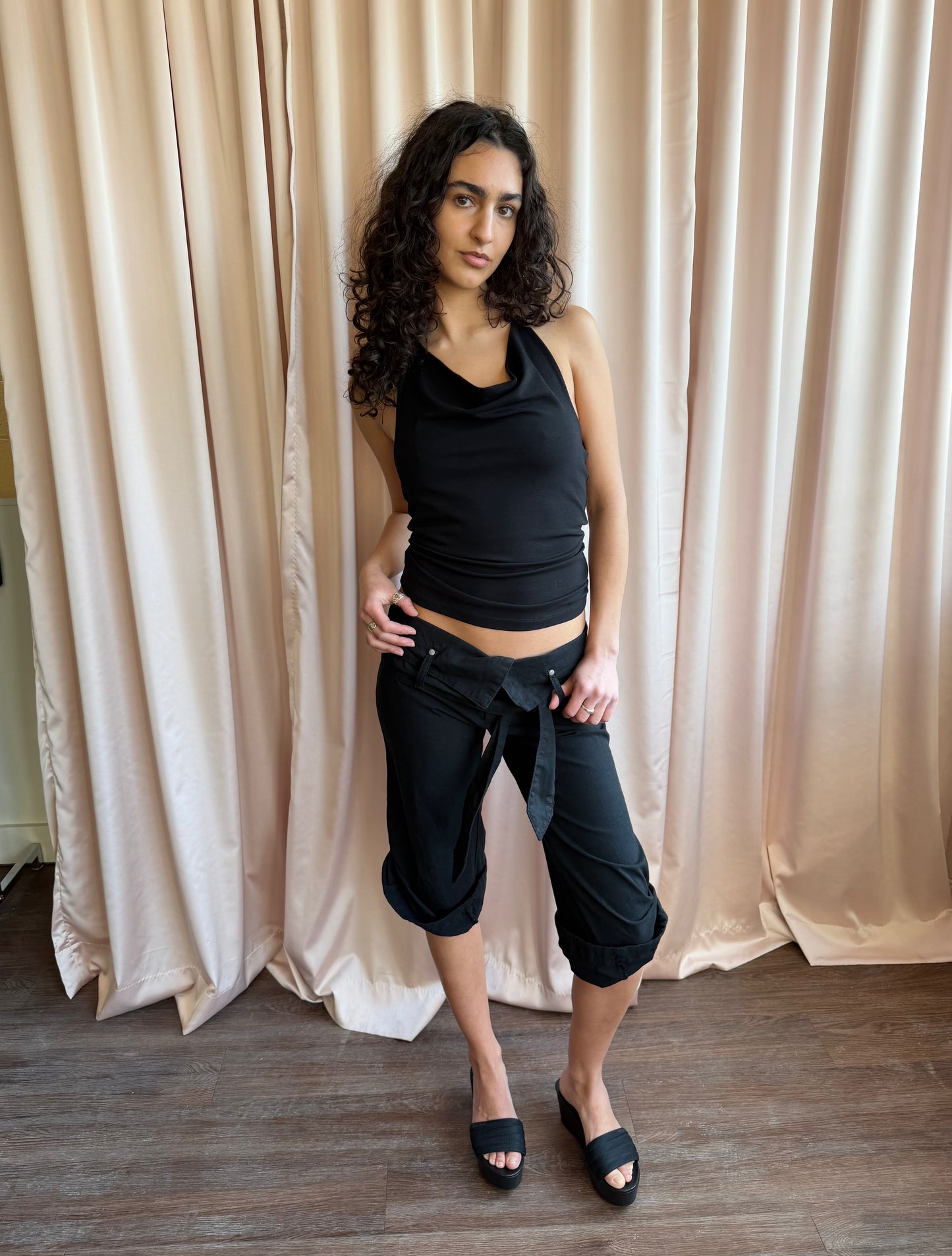 2000's Black Low Rise Belted Capri's